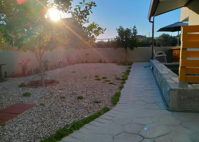 Melissi Korinthias * Melíssion